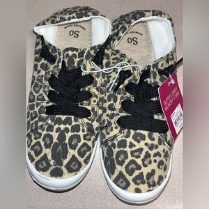 SO Women’s Leopard Slip On Sport Shoes with Memory Foam Bottoms Size 9